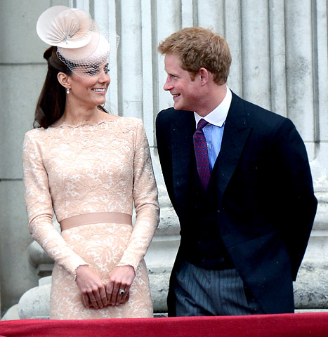 Princ Harry navezan na britansko princeso: Kate mu je kot sestra!