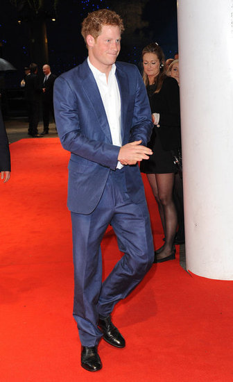 Princ Harry blestel na londonski premieri filma Temni vitez