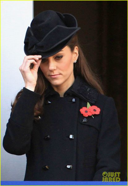 FOTO Kate Middleton čudovita v klasični črni na Dan spomina