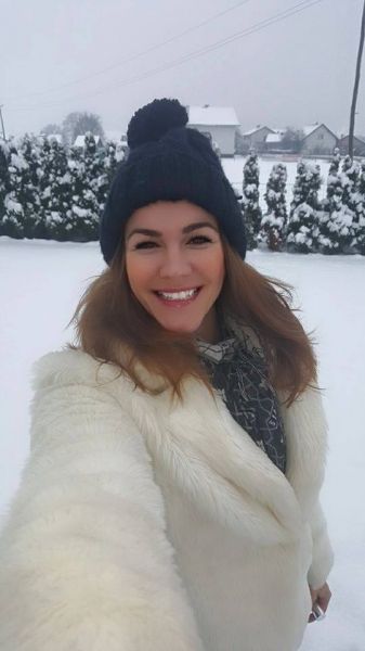 Rebeka se tako prepušča zimskim radostim