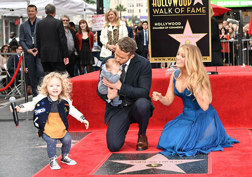 Ryan Reynolds in Blake Lively pokazala svoji dve hčerkici