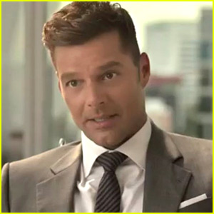 Opa! Ricky Martin kot Christian Grey