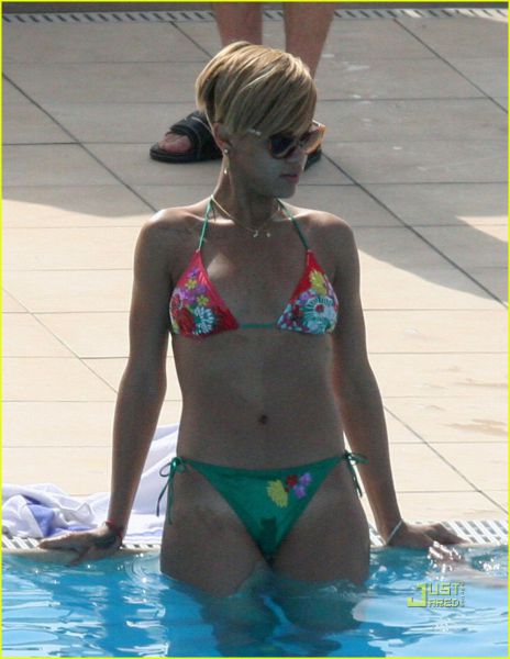 FOTO Rihanna Izraelce navdušila s polnimi oblinami