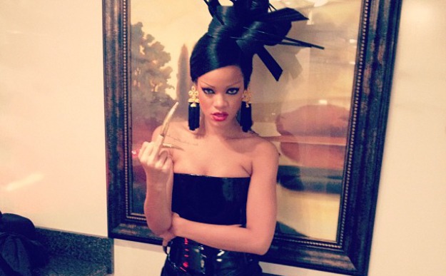 Seksi Rihanna je kitajska princesa, ki je pokazala sredinca