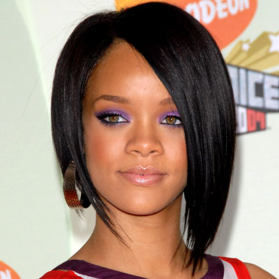 OJOJ! Rihanna si je po nesreči opekla obraz z likalnim za lase