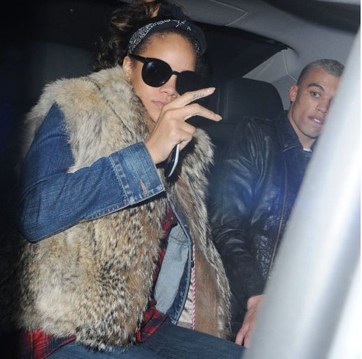 Foto: Rihanna v klubu zasačena med muckanjem z novim ljubimcem