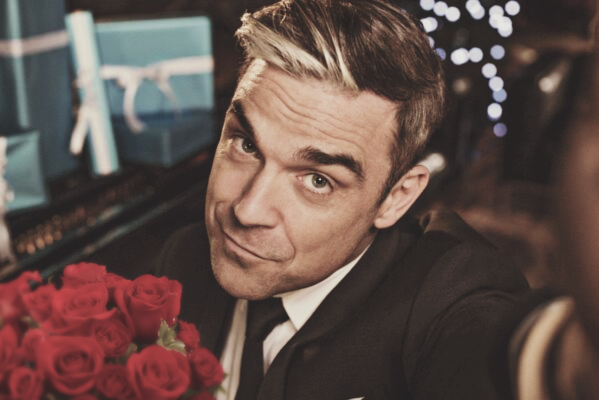 Vroče! Robbie Williams razkazuje svoje mišice