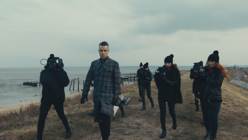 Video! Robbie Williams pesem posvetil svojim otrokom