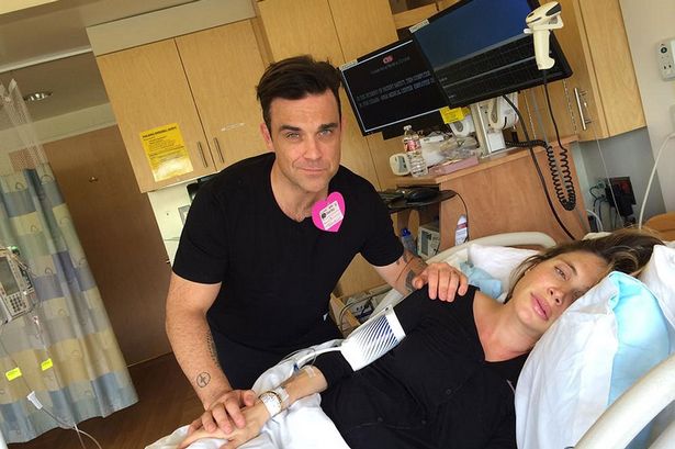 Video: Kaj počne Robbie Williams, ko žena rojeva!?