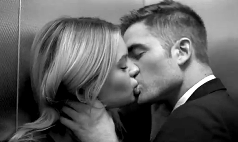 Uau! Robert Pattinson: V Diorjevi reklami je tako zapeljiv...