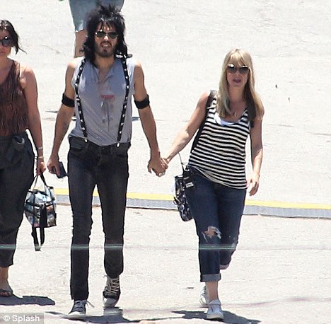 OPA! Russell Brand zasačen z drugo: Le kaj bo rekla Katy Perry?!