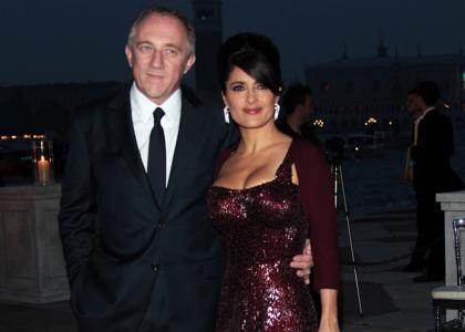 UF! Salma Hayek spet ogrela z bujnim oprsjem