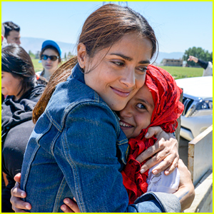 Prelepo! Salma Hayek obiskala pribežnike