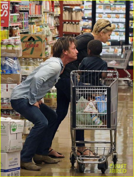 Sean Penn: Vse to dela za Charlize!