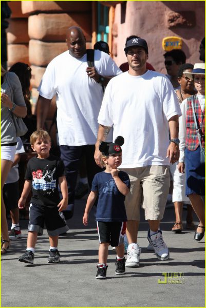 Kevin Federline sinova peljal v Disneyland