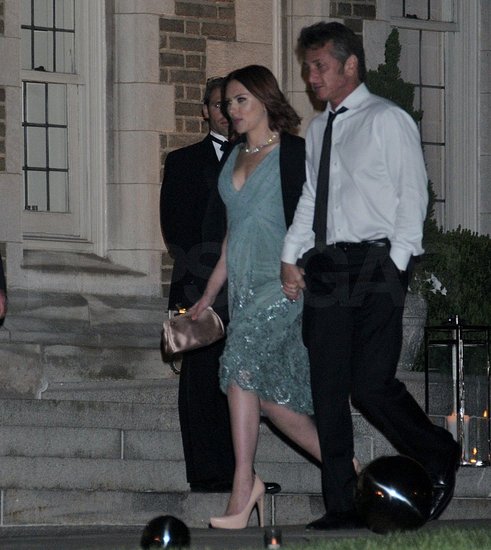 Scarlett Johansson in Sean Penn skrivata svoja čustva: Za roke sta se držala šele v samoti