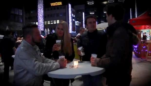 Silvestrski poljub je znova zaživel