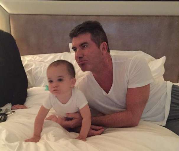Vau! Simon Cowell se rad carta