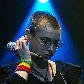 Pevka Sinead O'Connor se je znašla na psihiatriji