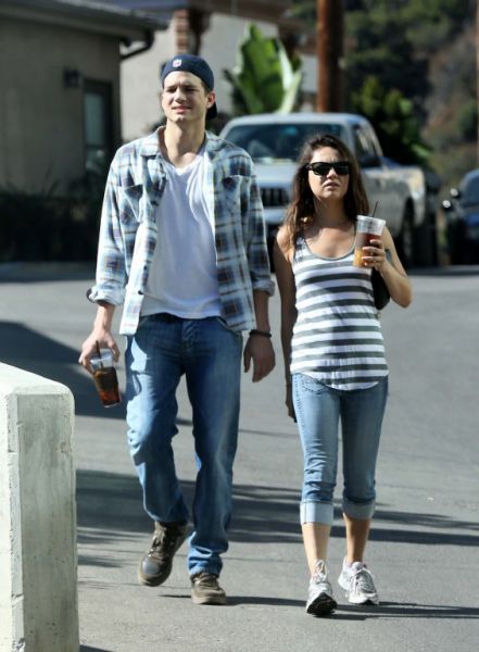 Ujeta! Ashton Kutcher: Po ločitvi od Demi, že pričakuje otroka z Milo?!