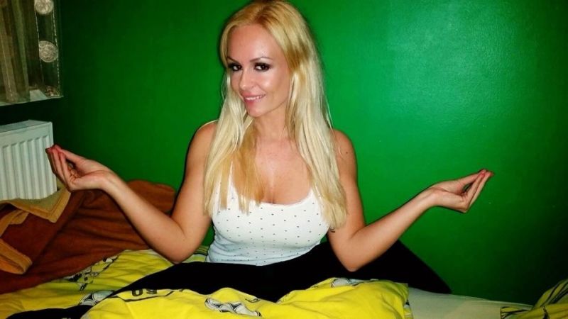 OPA! Špela Grošelj prespala kar pri fotografu