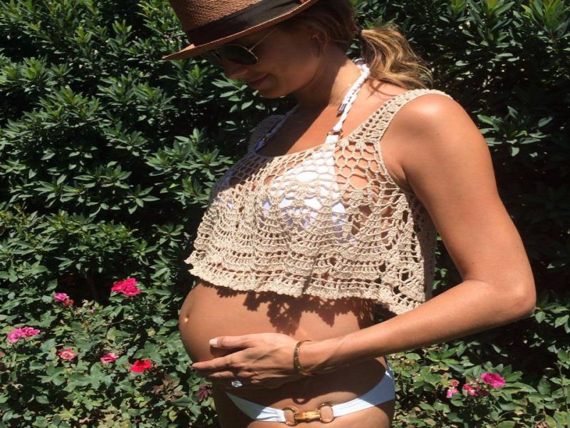 Opa! Clooneyjeva bivša pokazala že velik trebušček