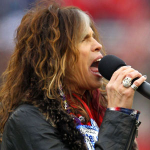 SRAMOTA! Steven Tyler: Grozljivo fušal med petjem ameriške himne!