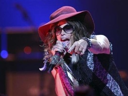 AUČ! Steven Tyler: Padel v nezavest in si razbil zobe