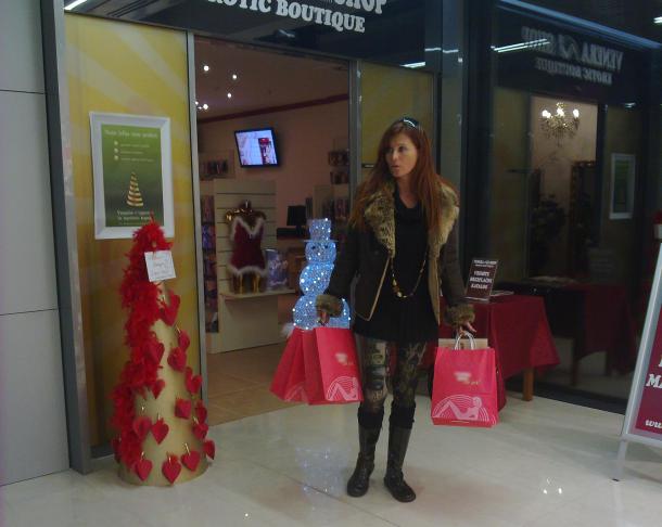UJETA! Suzana Jakšič ob koncu sveta izropala sex shop