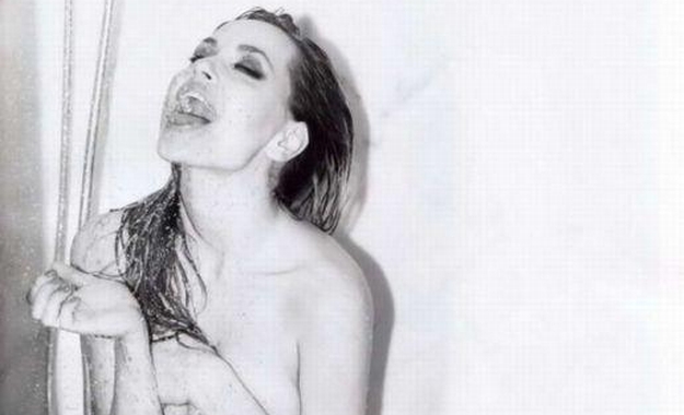 HOT! Seksi dvojnica Angeline Jolie: Vroča Ukrajinka razgalila XXL obline