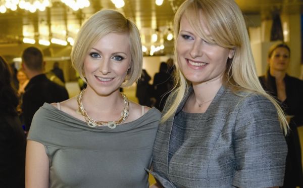 VROČE Anja K. Tomažin: Obe s sestro sta lepi in uspešni!