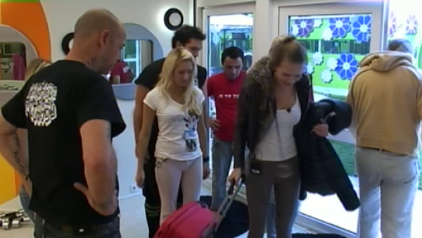 VROČE Teja je prostovoljno zapustila hišo Big Brother!