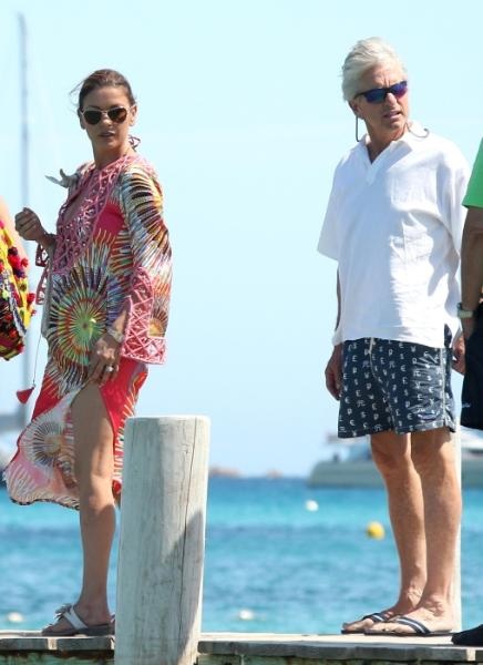 Michael Douglas in Catherine z luksuzno jahto krožita po Mediteranu