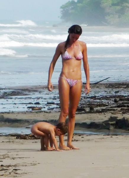 BIKINI Gisele Bundchen ne skriva svoje vroče ritke