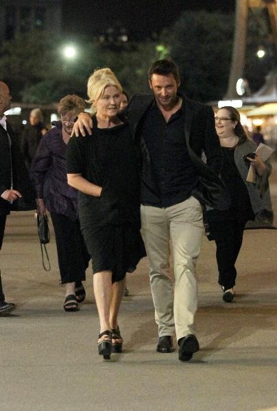 FOTO Hugh Jackman:14 let starejša žena izgleda kot njegova mama