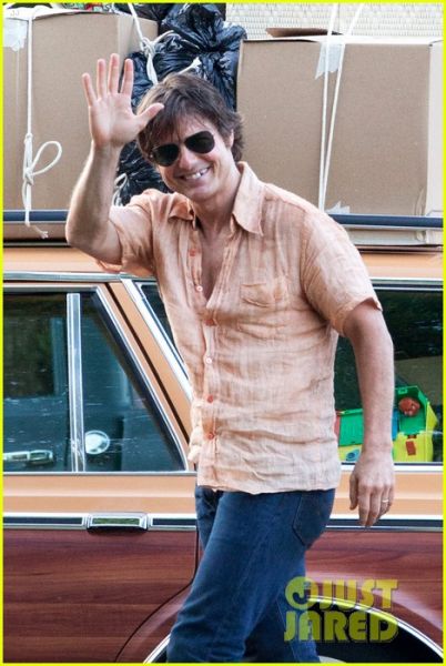 Kaj?! Tom Cruise s črnim zobom