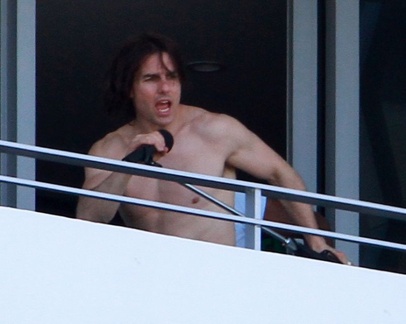 SMEŠNO Tom Cruise med zviranjem oponašal rokovsko zvezdo