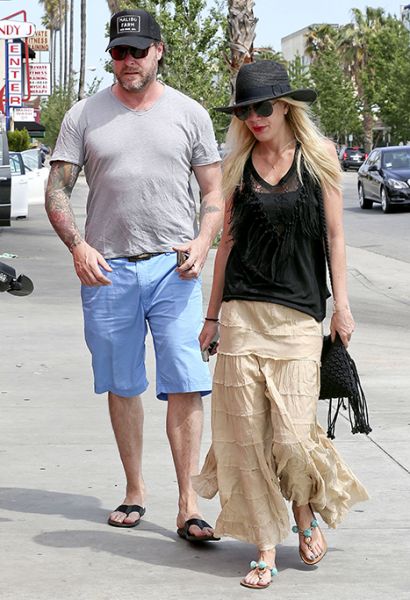 Tori Spelling po bolnišnici na skupno masažo