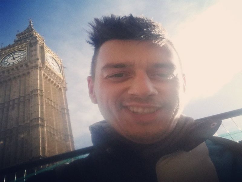 VIDEO! Raper Trkaj razveselil londonskega brezdomca!