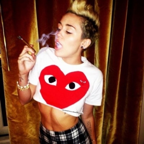 Miley Cyrus: Pa kaj, če kadim marihuano!