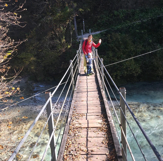 Janez Janša se je javil z družinsko fotografijo