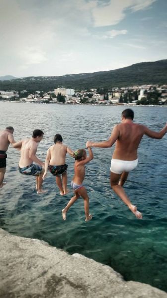 OPA! Werner: Na dopustu spet v slavnih kopalkah