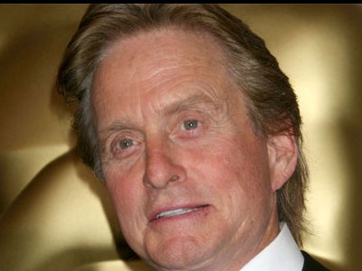 Michael Douglas obžaluje, da je vest o ženini bolezni prišla v javnost