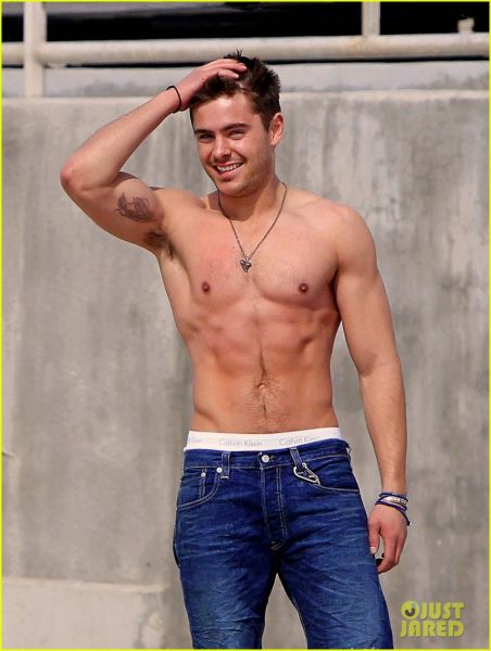 Vroče! Zac Efron bo reševalec
