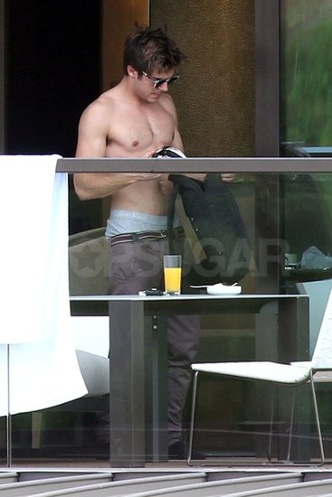 Opa! Vroči Zac Efron pokazal izklesano telo