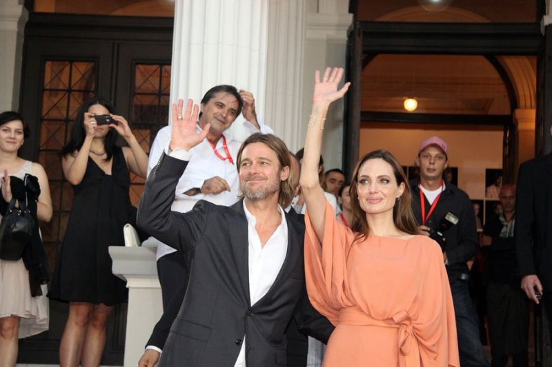 FOTO Brad Pitt in Angelila Jolie v Sarajevu povzročila pravo evforijo