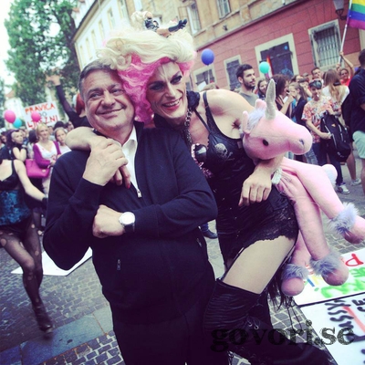 OPA! Zoran Janković: V objemu geja mu je bilo malo nerodno ...