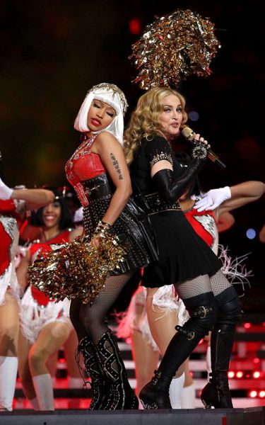 Žgečkljivi Super Bowl: Madonna v mini krilu, M.IA. pokazala sredinca