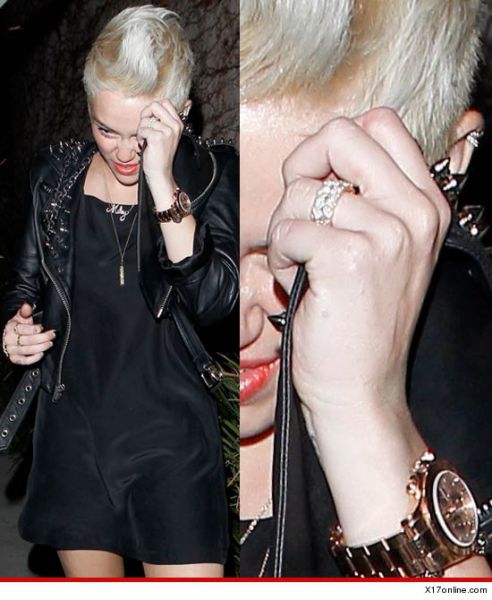 Vroče! Miley Cyrus: Zanika težave, a se vseeno pojavi brez zaročnega prstana?!