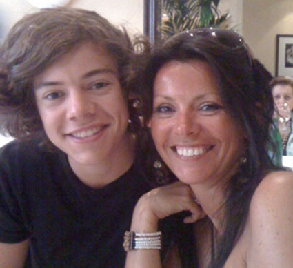 Harry iz 1D: Njegova mama trdi, da je zelo romantičen!